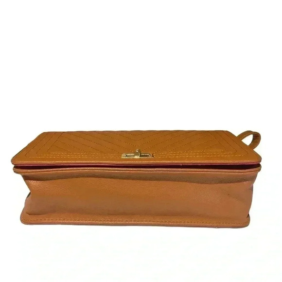 Cognac vegan leather V stitching bag gold tone chain strap. New without tags - Picture 2 of 10